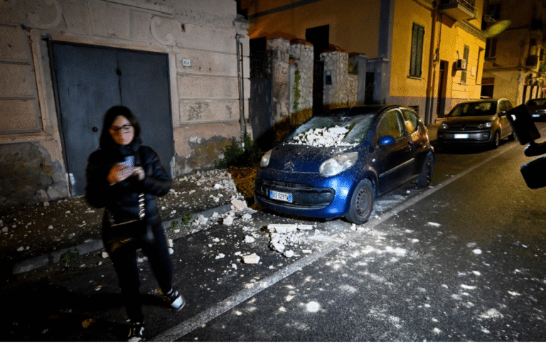 Panic Spreads in Naples as Earthquake Triggers Island to Crack Open!